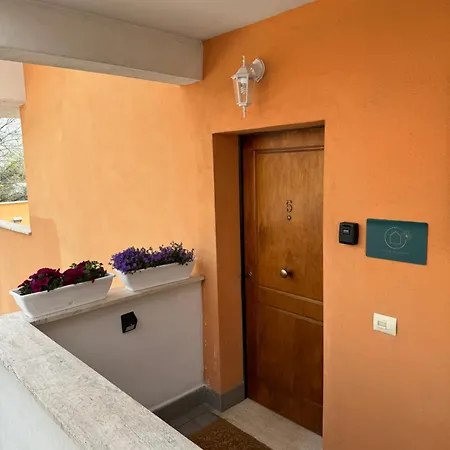 Casa Vacanza Elislor דירה